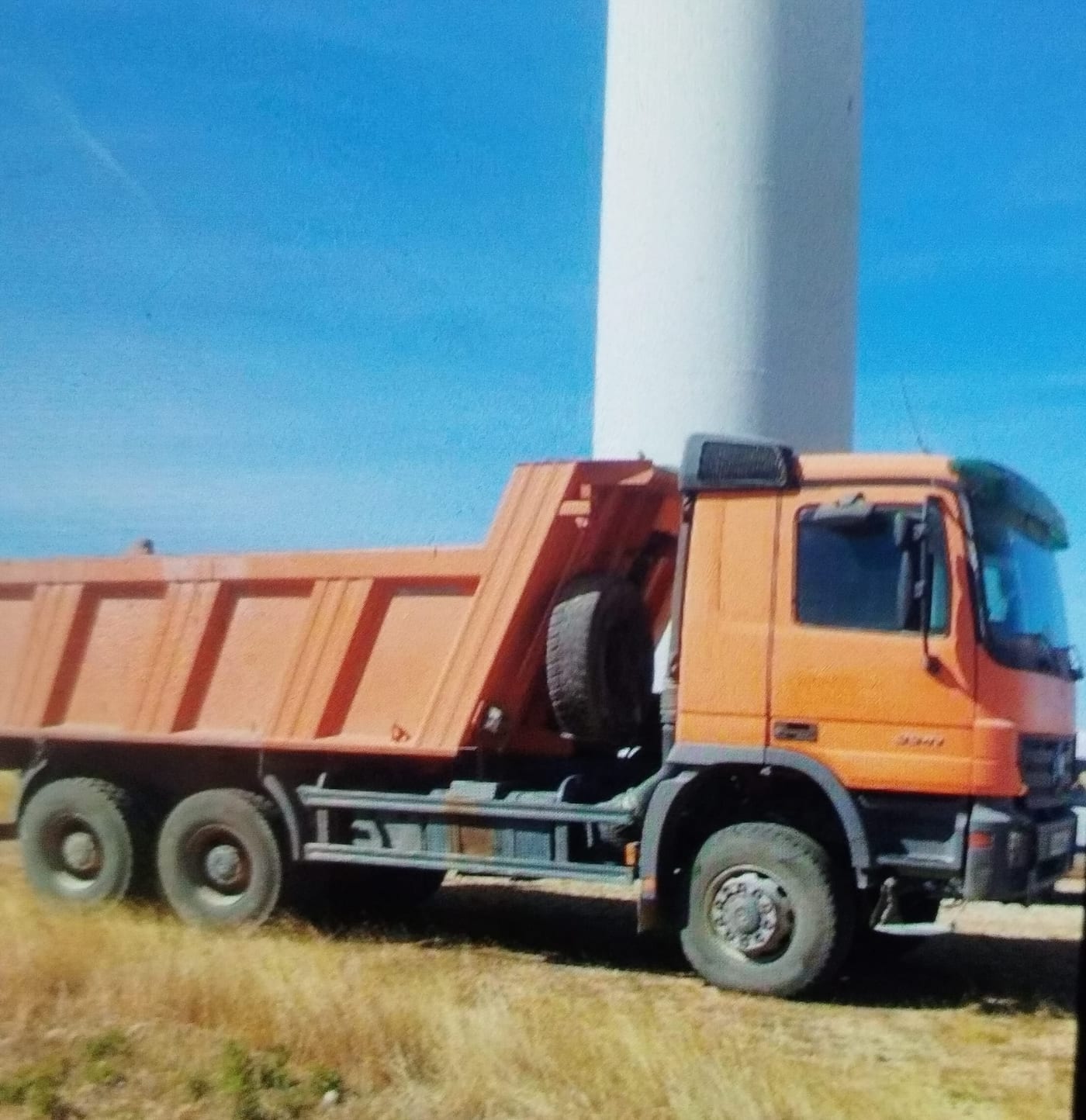 Perfil del camión Mercedes Actros 3341 de bañera basculante